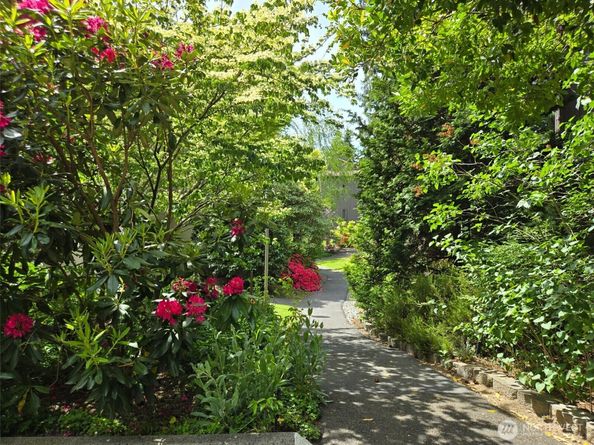 1524 NE 140th D2, Seattle WA 98125