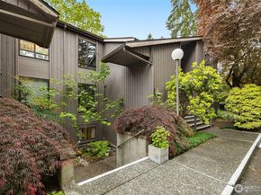 1524 NE 140th D2, Seattle WA 98125