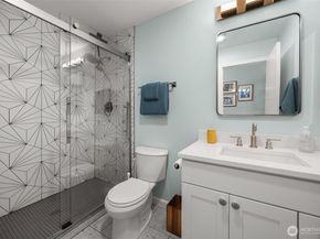 1524 NE 140th D2, Seattle WA 98125