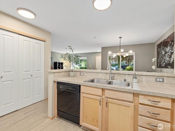 1981 24th Avenue NE 104, Issaquah WA 98029