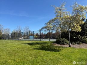 1981 24th Avenue NE 104, Issaquah WA 98029