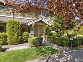 1981 24th Avenue NE 104, Issaquah WA 98029