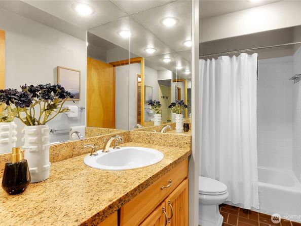 11611 73rd Place NE, Kirkland WA 98034