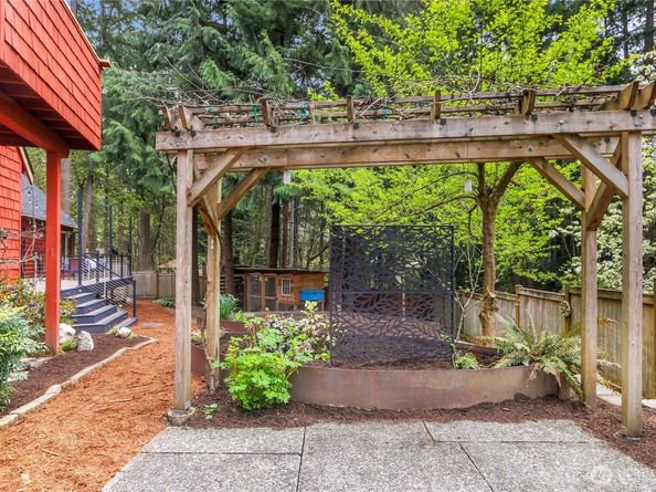 11611 73rd Place NE, Kirkland WA 98034