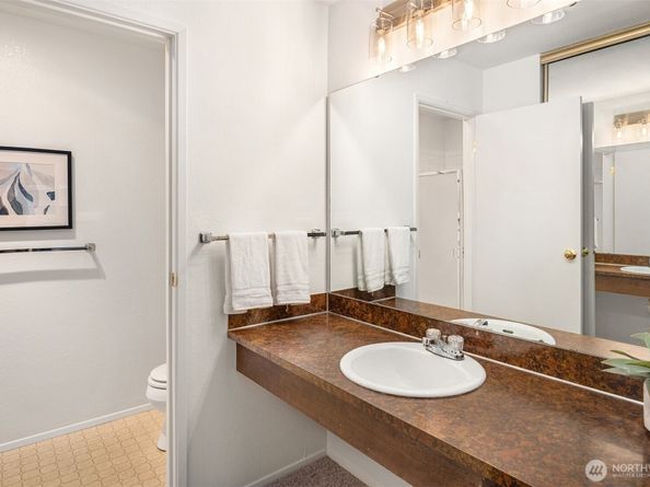 11300 1st Avenue NE 202, Seattle WA 98125