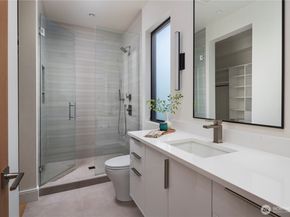 9810 SE Shoreland Drive, Bellevue WA 98004