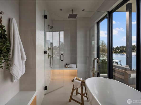 9810 SE Shoreland Drive, Bellevue WA 98004