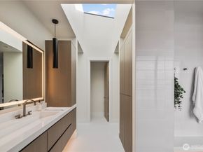 9810 SE Shoreland Drive, Bellevue WA 98004