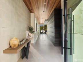 9810 SE Shoreland Drive, Bellevue WA 98004