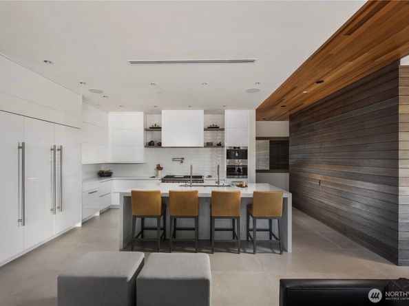 9810 SE Shoreland Drive, Bellevue WA 98004