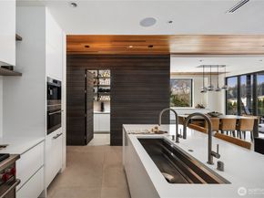 9810 SE Shoreland Drive, Bellevue WA 98004