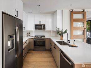 9810 SE Shoreland Drive, Bellevue WA 98004