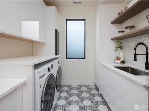 9810 SE Shoreland Drive, Bellevue WA 98004