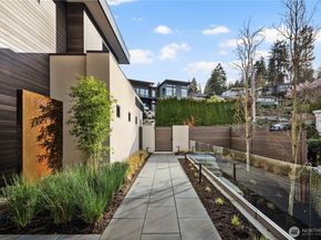 9810 SE Shoreland Drive, Bellevue WA 98004