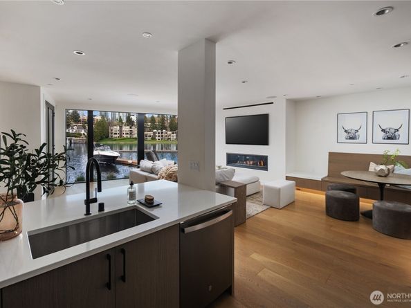 9810 SE Shoreland Drive, Bellevue WA 98004