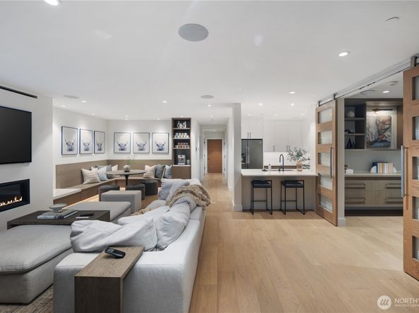 9810 SE Shoreland Drive, Bellevue WA 98004