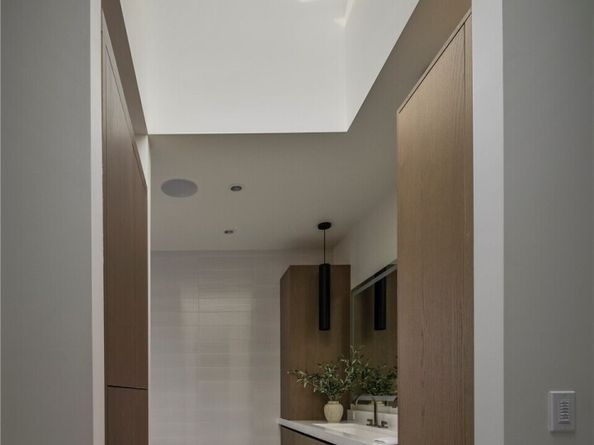 9810 SE Shoreland Drive, Bellevue WA 98004
