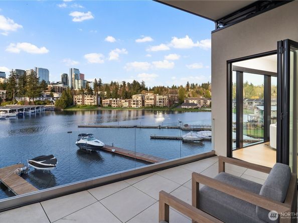 9810 SE Shoreland Drive, Bellevue WA 98004