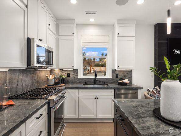 13468 (HS 9) NE 112th Place, Redmond WA 98052