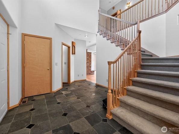 18432 W Lake Desire Drive SE, Renton WA 98058