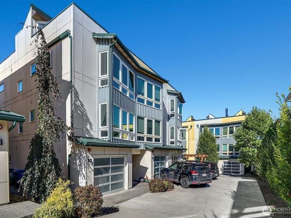 7526 43rd Avenue S A, Seattle WA 98118