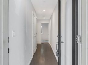 7526 43rd Avenue S A, Seattle WA 98118