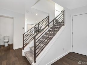 7526 43rd Avenue S A, Seattle WA 98118