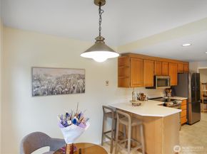 22471 SE 42nd Terrace 2204, Issaquah WA 98029
