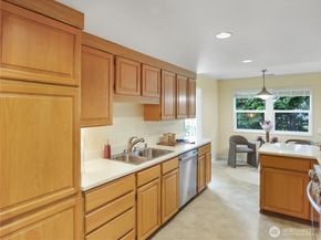 22471 SE 42nd Terrace 2204, Issaquah WA 98029