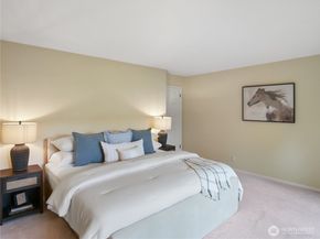 22471 SE 42nd Terrace 2204, Issaquah WA 98029