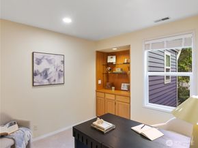 22471 SE 42nd Terrace 2204, Issaquah WA 98029