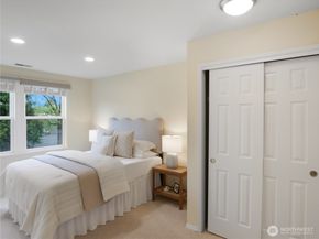 22471 SE 42nd Terrace 2204, Issaquah WA 98029