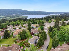 22471 SE 42nd Terrace 2204, Issaquah WA 98029