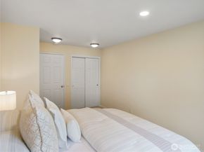 22471 SE 42nd Terrace 2204, Issaquah WA 98029