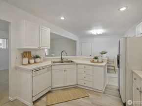 3904 NE 5th Place, Renton WA 98056