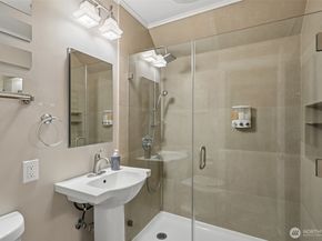11633 NE 92nd Street, Kirkland WA 98033