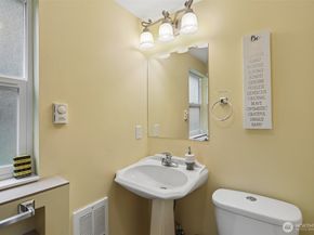 11633 NE 92nd Street, Kirkland WA 98033