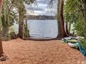 9818 SE 42nd Place, Mercer Island WA 98040