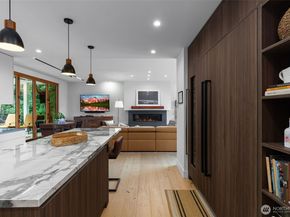 9818 SE 42nd Place, Mercer Island WA 98040