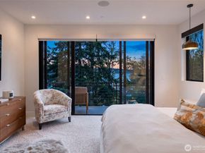 9818 SE 42nd Place, Mercer Island WA 98040