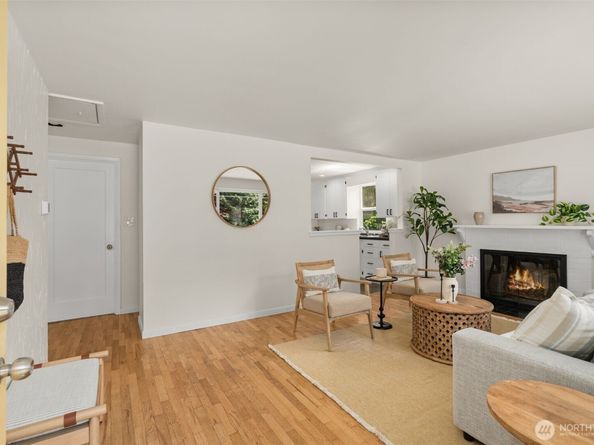14032 Stone Avenue N, Seattle WA 98133
