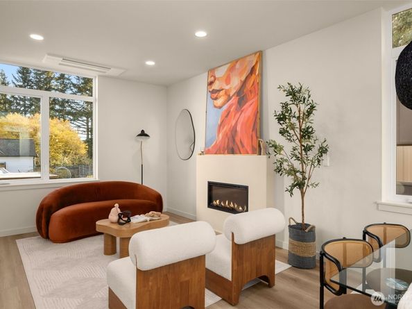 14033 Densmore Avenue N, Seattle WA 98133