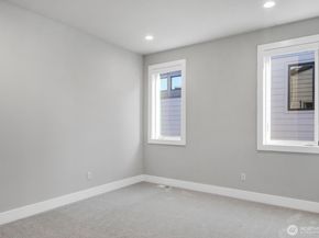 1113 N 39th Court, Renton WA 98056