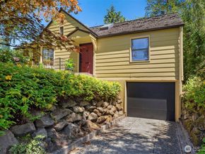 5106 47th Avenue NE, Seattle WA 98105