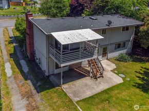 35745 26th Avenue S, Federal Way WA 98003