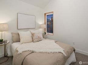1806 E Mercer Street, Seattle WA 98112