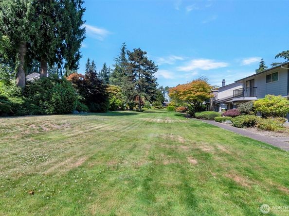 17050 Northup Way 25, Bellevue WA 98008