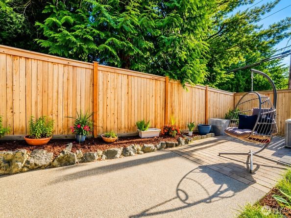 15633 44th Avenue W B1, Lynnwood WA 98087