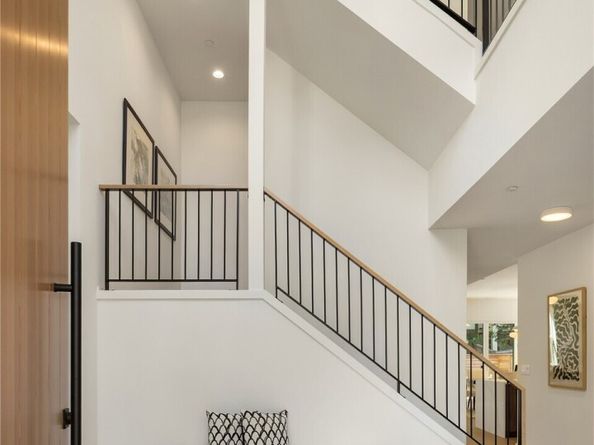 10223 NE 24th Street, Bellevue WA 98004