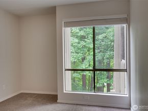 10819 NE 37th Place 224, Bellevue WA 98004